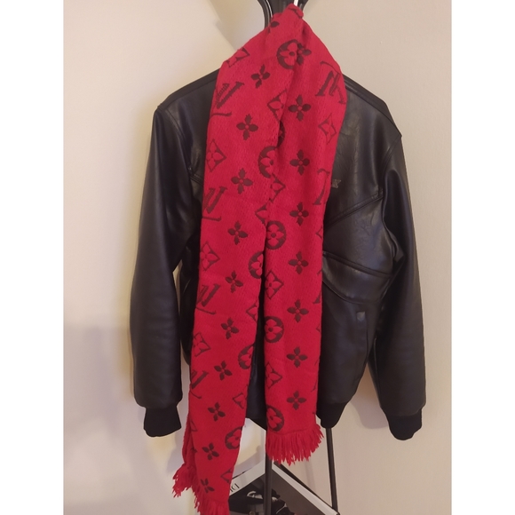 Louis Vuitton Logomania Scarf - Picture 2 of 11